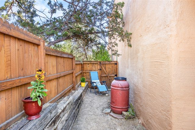 2600 W Zia J5, Santa Fe, NM 87505