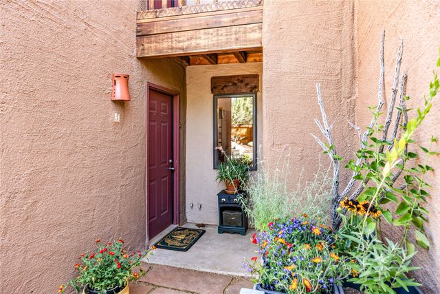 2600 W Zia J5, Santa Fe, NM 87505