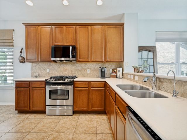 831 Burnswick Isles Way, Frisco, TX 75036