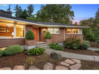 6075 Sw ARROW WOOD Ln, Portland, OR 97223