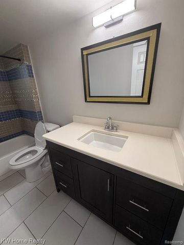42372 Lochmoor Street, Clinton Township, MI 48038