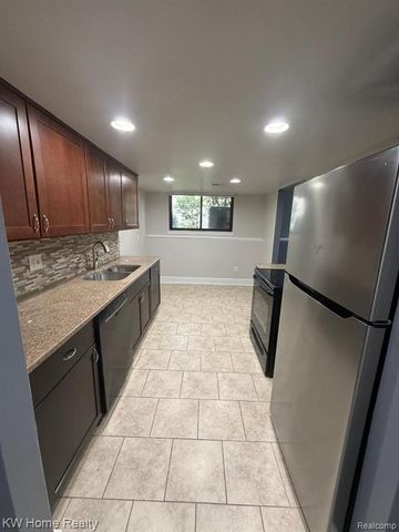 42372 Lochmoor Street, Clinton Township, MI 48038