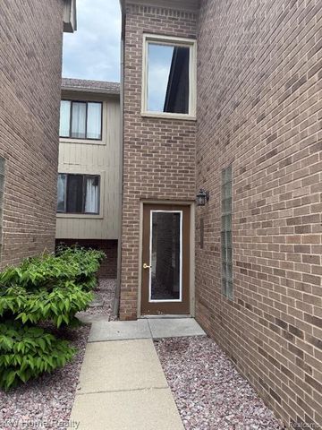 42372 Lochmoor Street, Clinton Township, MI 48038