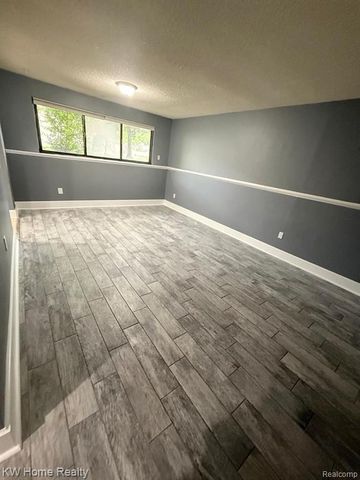 42372 Lochmoor Street, Clinton Township, MI 48038