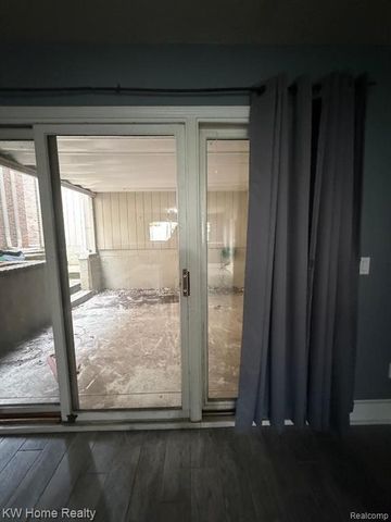 42372 Lochmoor Street, Clinton Township, MI 48038