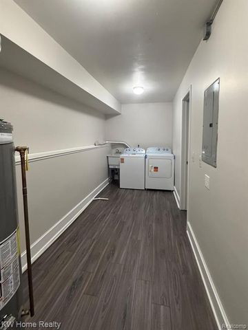 42372 Lochmoor Street, Clinton Township, MI 48038