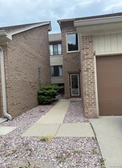 42372 Lochmoor Street, Clinton Township, MI 48038