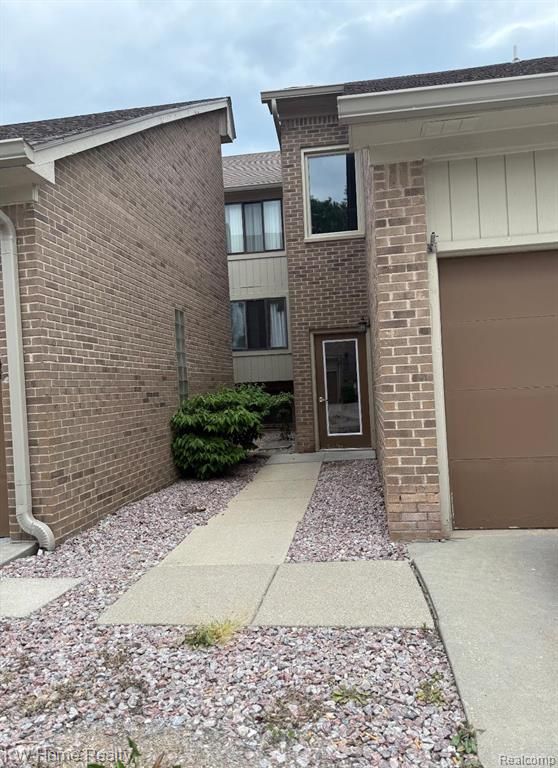 42372 Lochmoor Street, Clinton Township, MI 48038