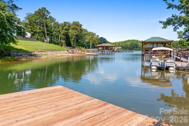 7224 Right Angle Street, Sherrills Ford, NC 28673