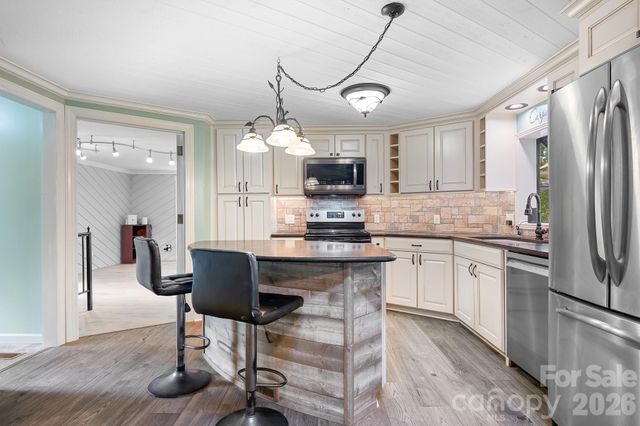 7224 Right Angle Street, Sherrills Ford, NC 28673