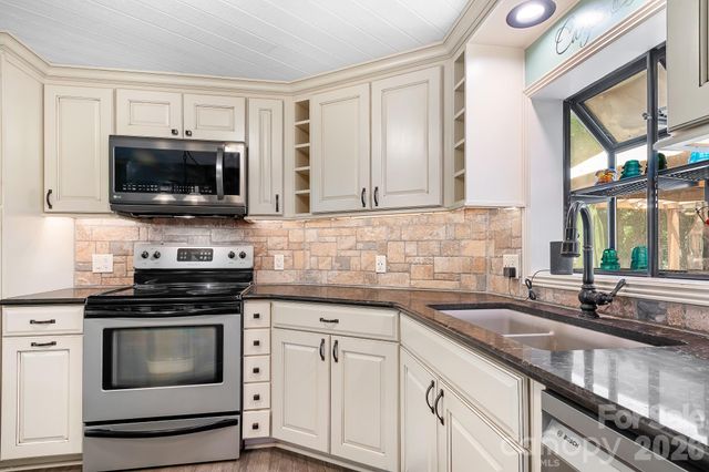 7224 Right Angle Street, Sherrills Ford, NC 28673