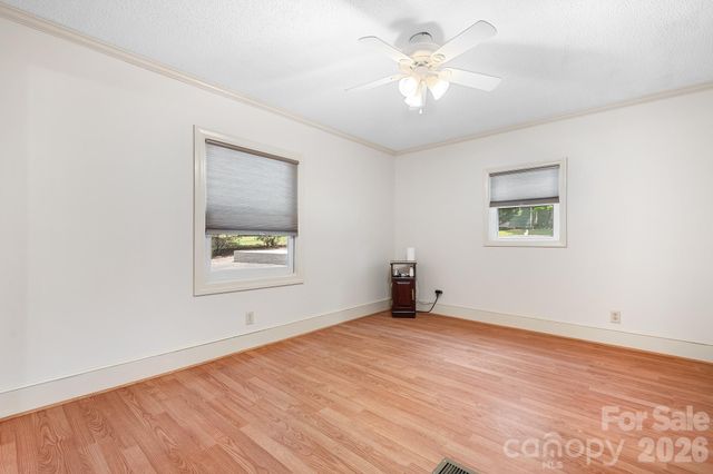 7224 Right Angle Street, Sherrills Ford, NC 28673