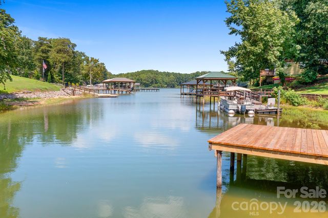 7224 Right Angle Street, Sherrills Ford, NC 28673