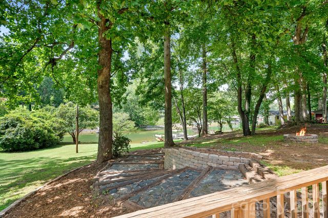 7224 Right Angle Street, Sherrills Ford, NC 28673