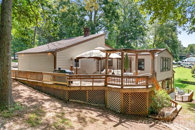 7224 Right Angle Street, Sherrills Ford, NC 28673
