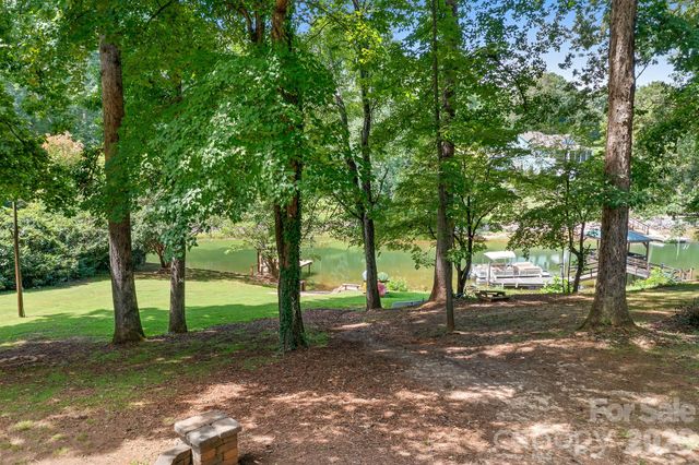 7224 Right Angle Street, Sherrills Ford, NC 28673