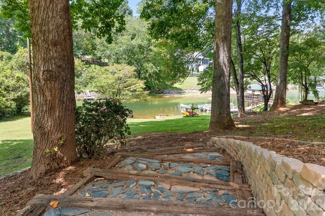 7224 Right Angle Street, Sherrills Ford, NC 28673