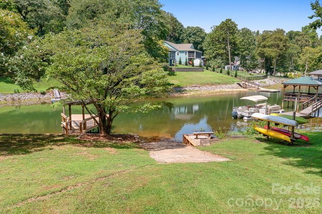 7224 Right Angle Street, Sherrills Ford, NC 28673