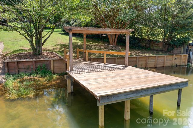 7224 Right Angle Street, Sherrills Ford, NC 28673