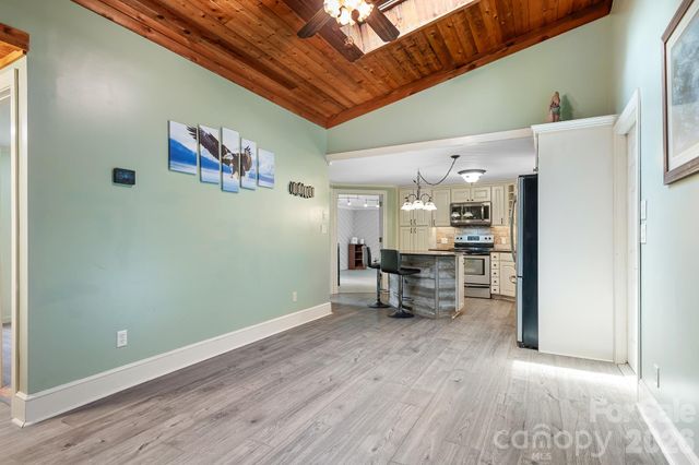 7224 Right Angle Street, Sherrills Ford, NC 28673