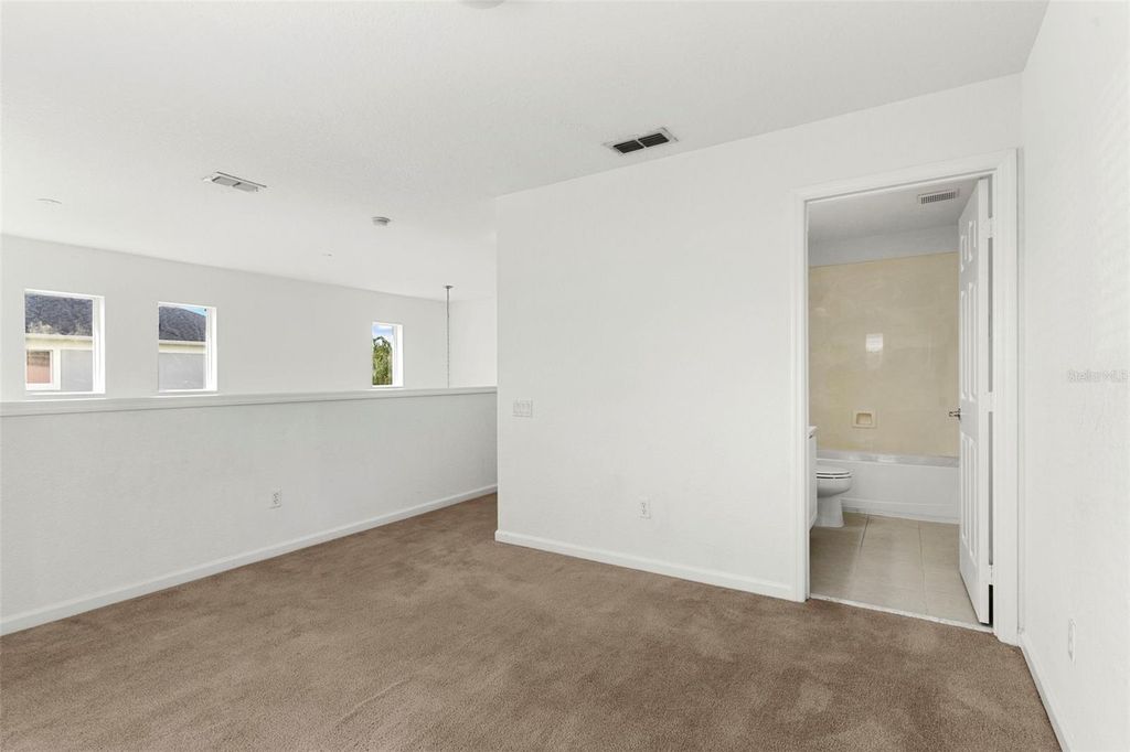 Image 19 of property listing at 1142 SHALLCROSS AVENUE, Orlando, FL 32828