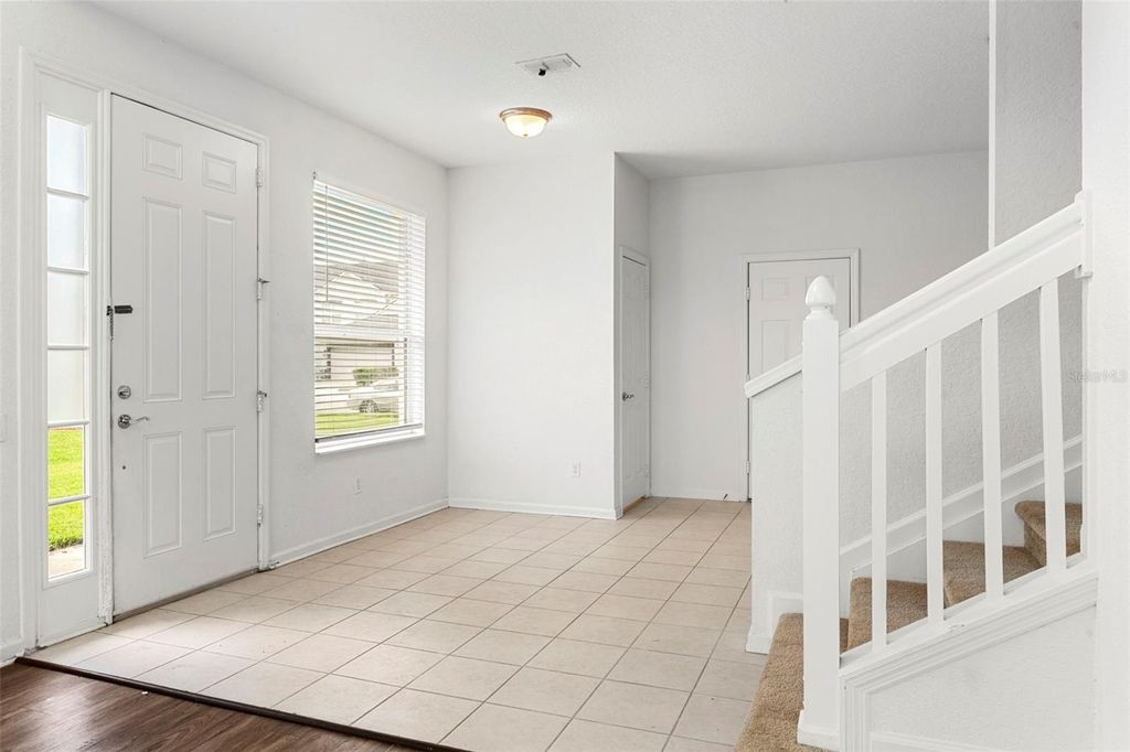 Image 8 of property listing at 1142 SHALLCROSS AVENUE, Orlando, FL 32828