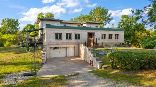 10792 N 600 E, Demotte, IN 46310