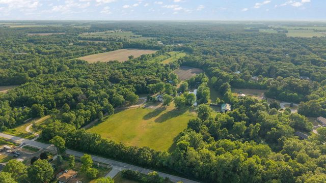 10792 N 600 E, Demotte, IN 46310