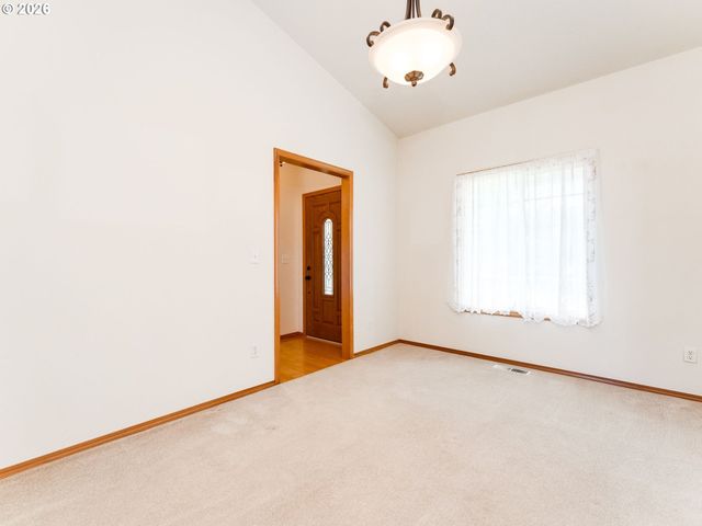 255 TAURUS St, Molalla, OR 97038