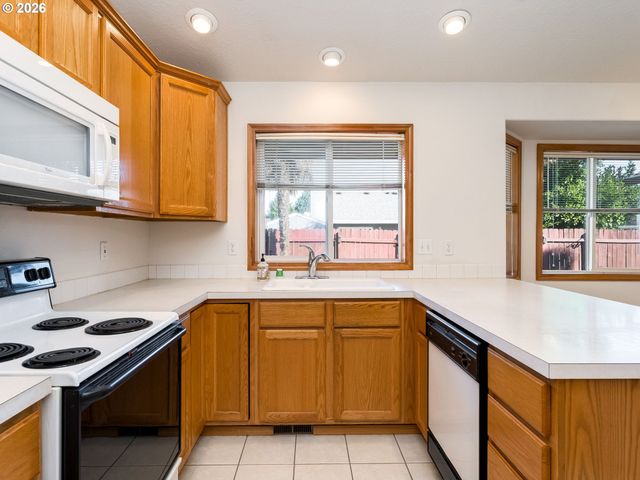 255 TAURUS St, Molalla, OR 97038