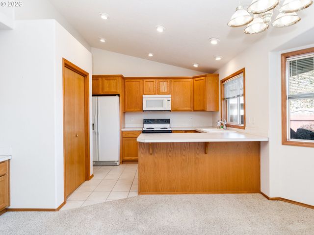 255 TAURUS St, Molalla, OR 97038