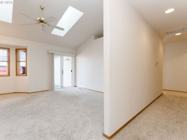 255 TAURUS St, Molalla, OR 97038