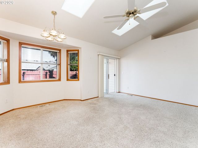 255 TAURUS St, Molalla, OR 97038