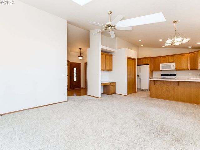 255 TAURUS St, Molalla, OR 97038