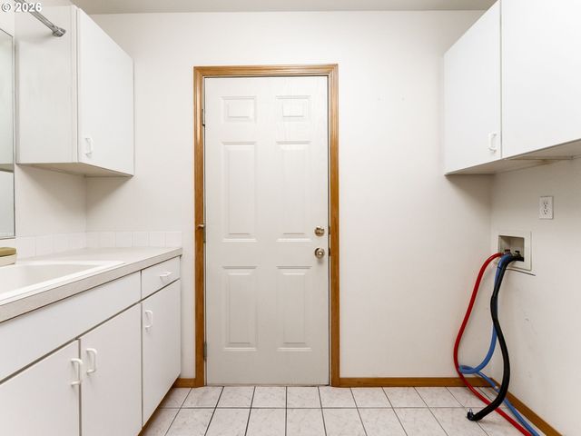 255 TAURUS St, Molalla, OR 97038