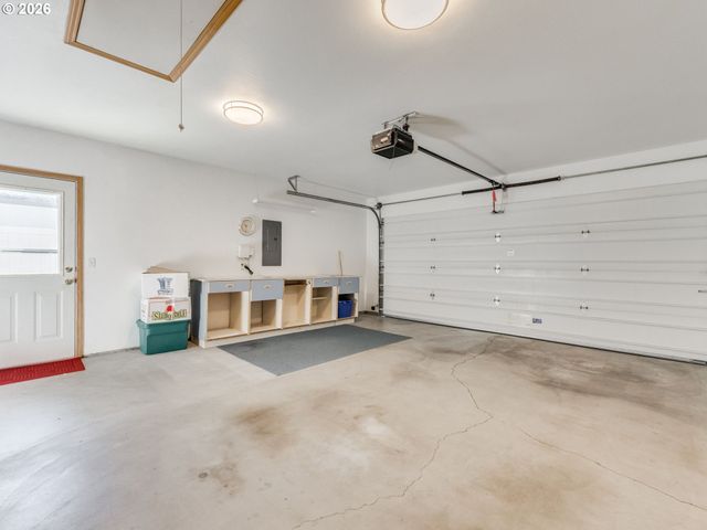 255 TAURUS St, Molalla, OR 97038