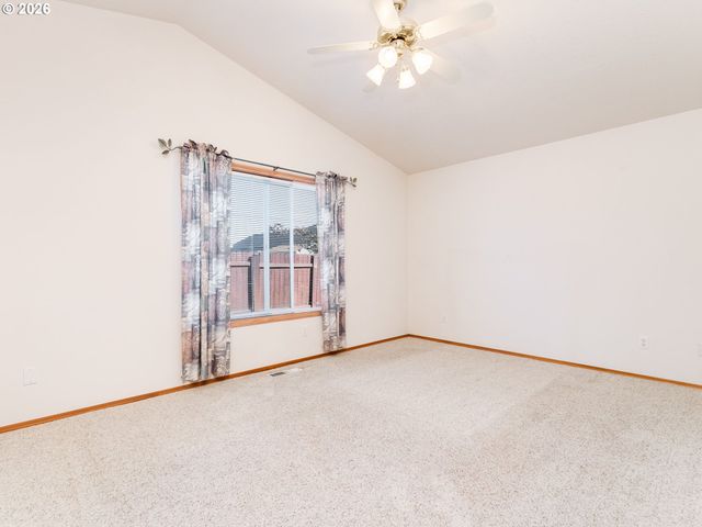 255 TAURUS St, Molalla, OR 97038