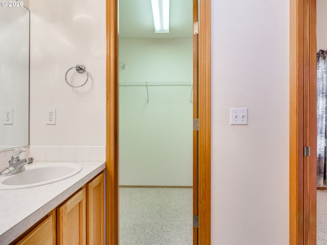 255 TAURUS St, Molalla, OR 97038