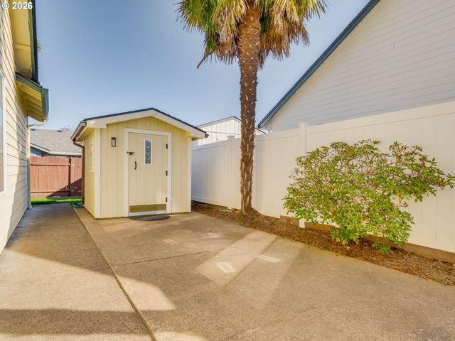 255 TAURUS St, Molalla, OR 97038