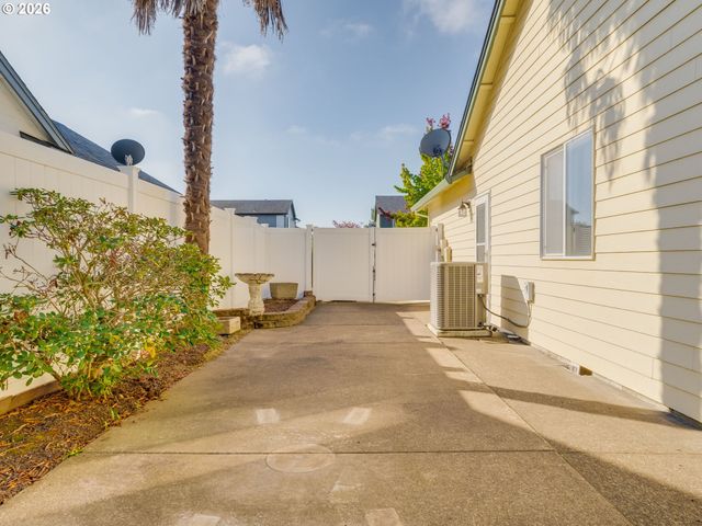 255 TAURUS St, Molalla, OR 97038
