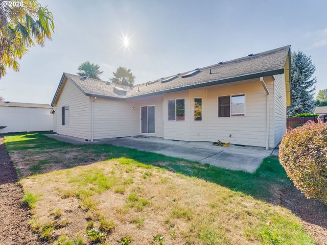 255 TAURUS St, Molalla, OR 97038