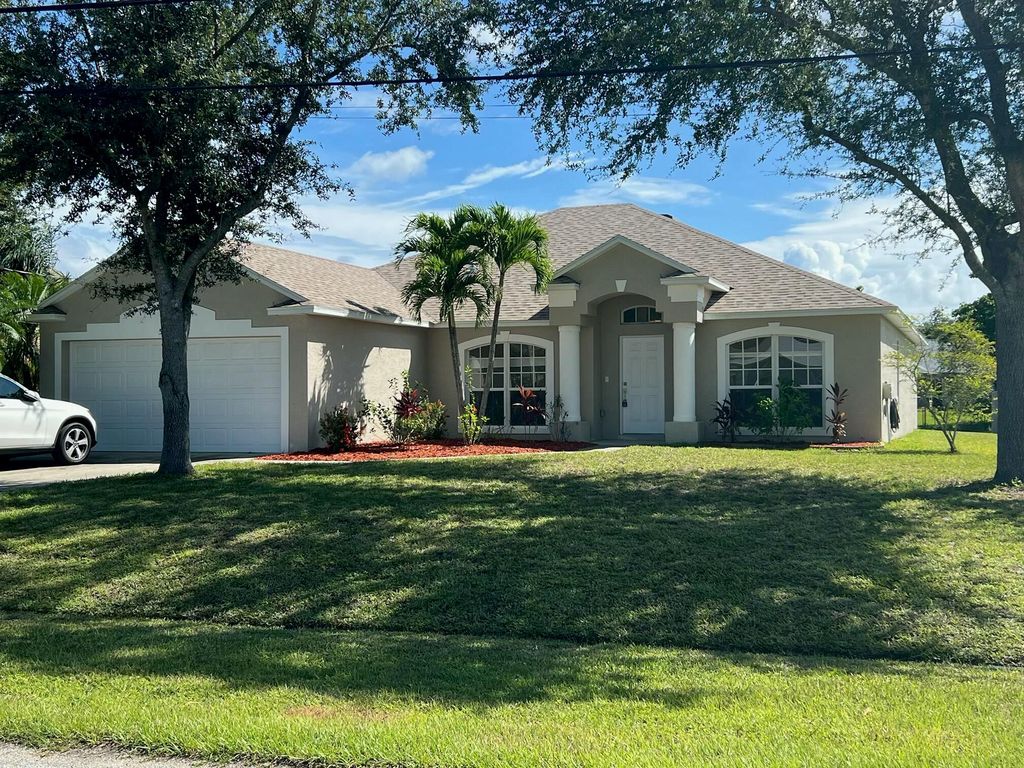 518 SE Nome Drive, Port St Lucie, FL 34984