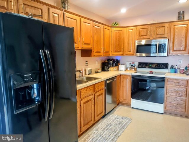 2208 GLEIM CT, Enola, PA 17025