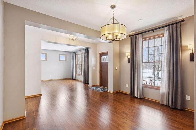 10766 Hawthorn Trail, Woodbury, MN 55129