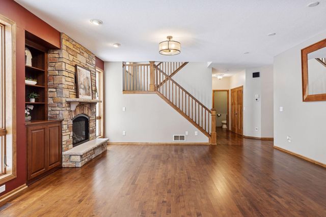 10766 Hawthorn Trail, Woodbury, MN 55129