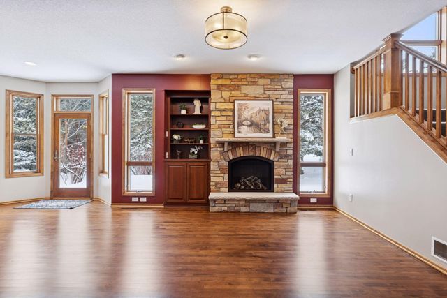 10766 Hawthorn Trail, Woodbury, MN 55129