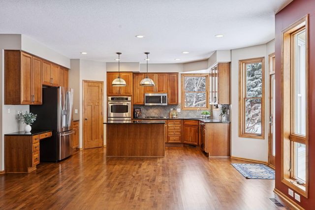 10766 Hawthorn Trail, Woodbury, MN 55129