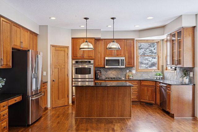 10766 Hawthorn Trail, Woodbury, MN 55129