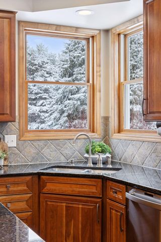 10766 Hawthorn Trail, Woodbury, MN 55129