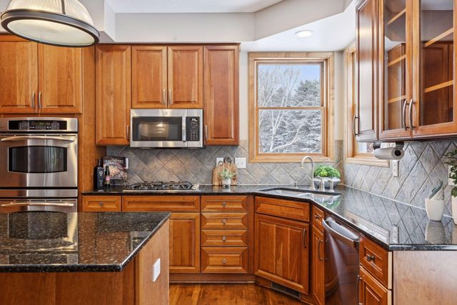 10766 Hawthorn Trail, Woodbury, MN 55129